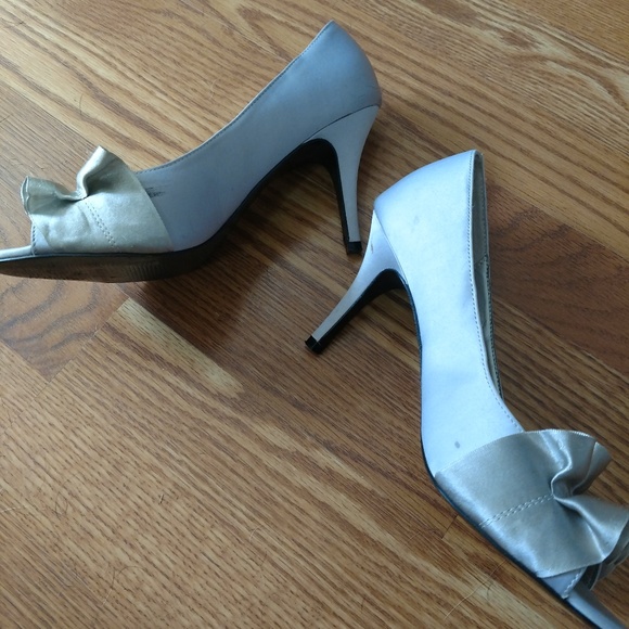 Silver Peep-Toe Pumps - Picture 4 of 4